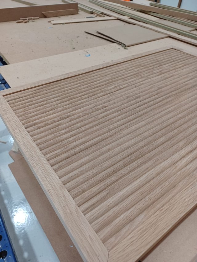 Framed furniture front with a fluted milled centre