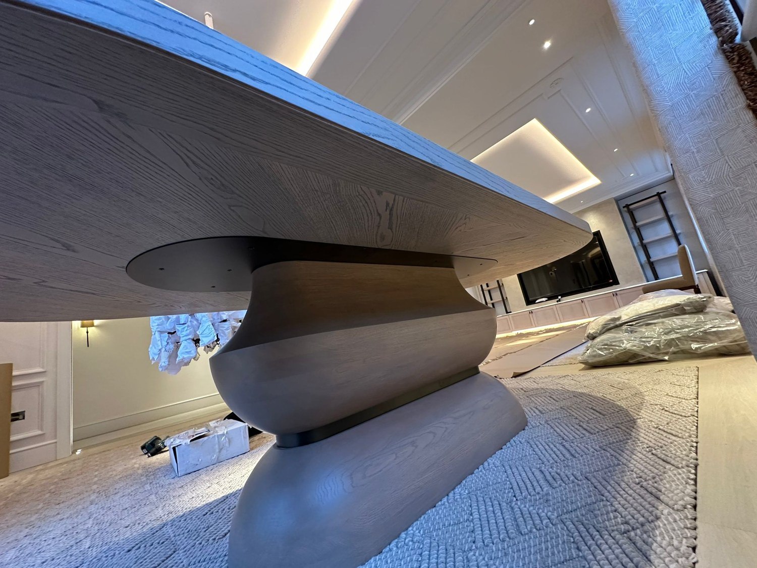 Solid oak table · Edge detail