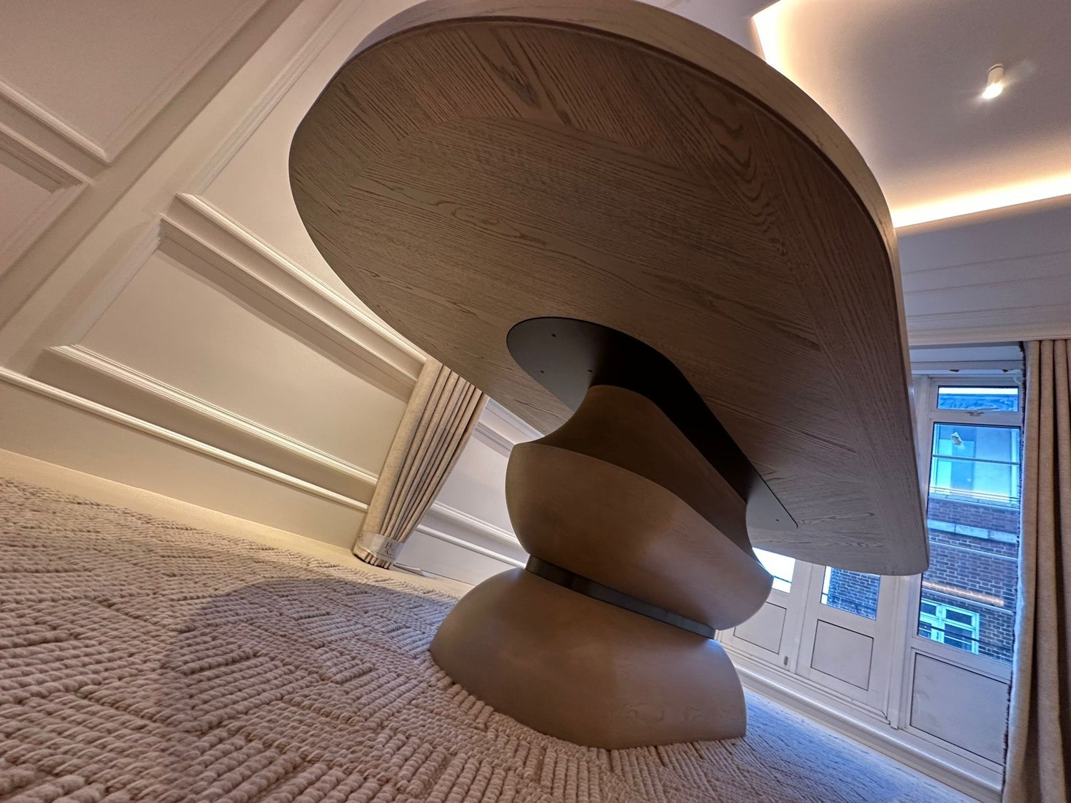 Sculpted base · Underside view
