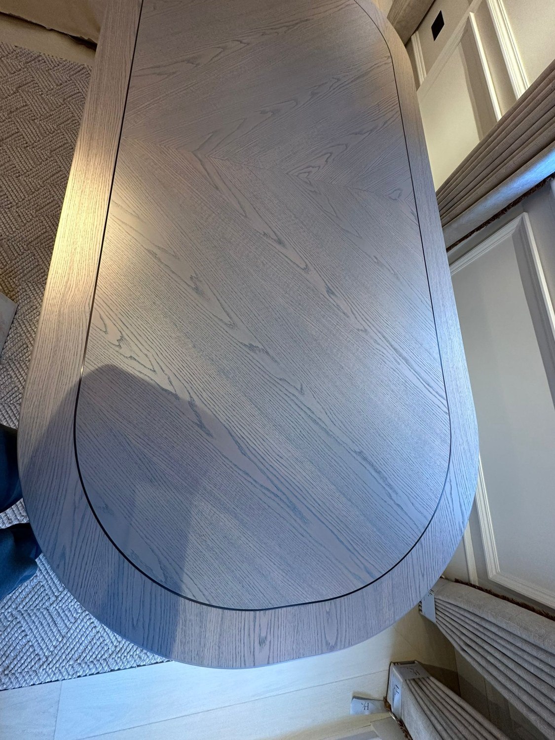 Oak tabletop · Grain & shape